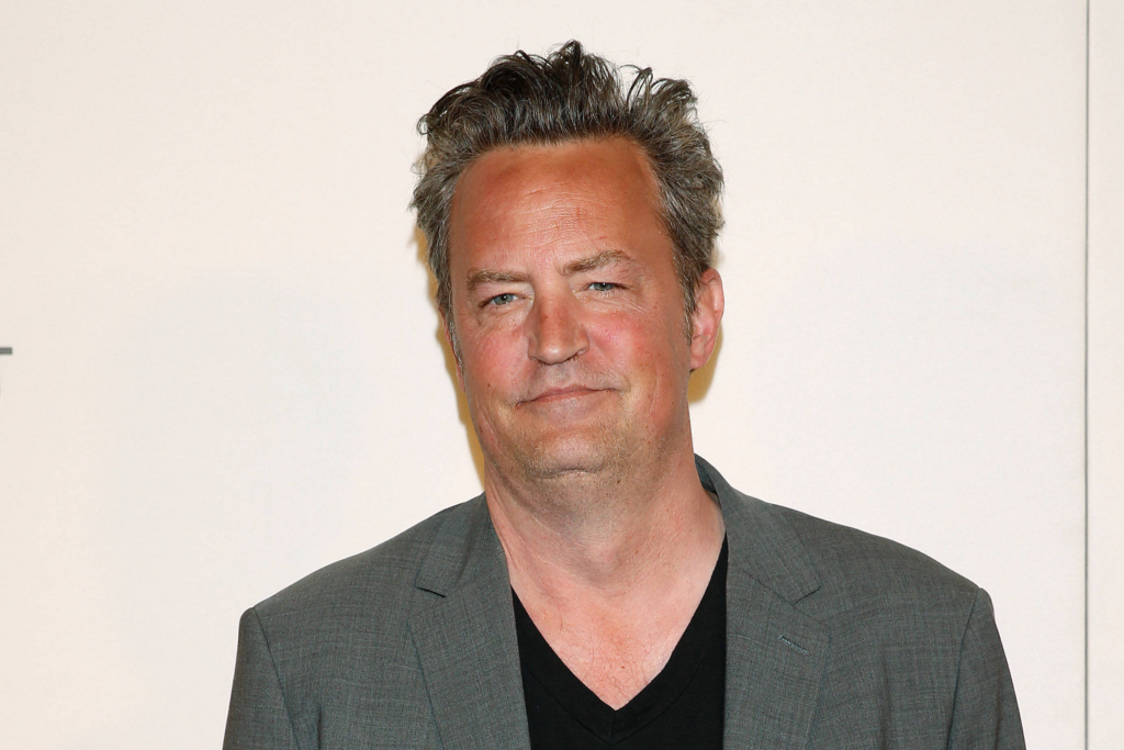 Morre O Ator Matthew Perry O Chandler De Friends Aos Anos