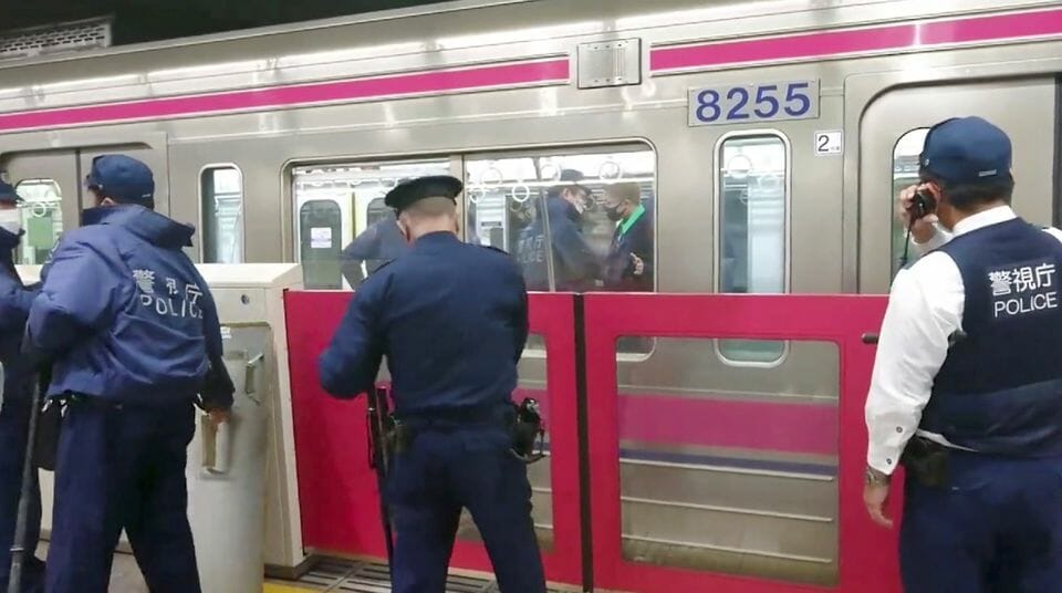 Agressor de trem no Japão se declara fã do Coringa